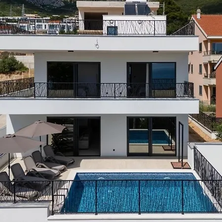 Family Friendly House With A Swimming Pool - 25495
