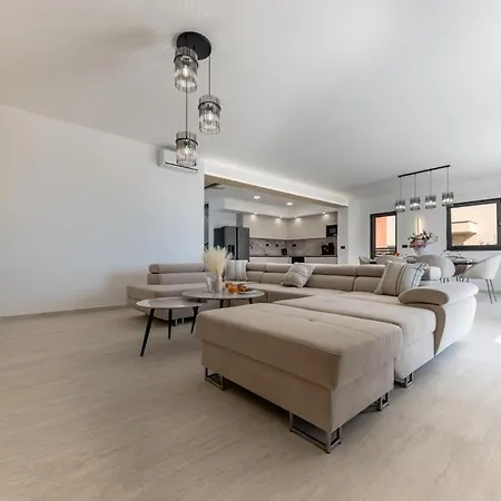 Nyaraló Family Friendly House With A Swimming Pool - 25495 Makarska