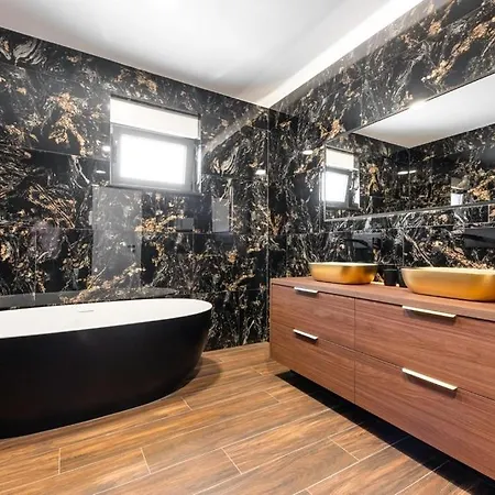 Family Friendly House With A Swimming Pool - 25495 Makarska