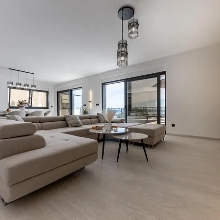 Family Friendly House With A Swimming Pool - 25495 Makarska