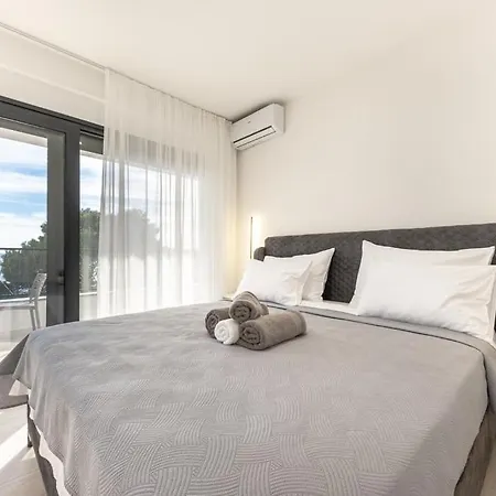 Nyaraló Family Friendly House With A Swimming Pool - 25495 Makarska